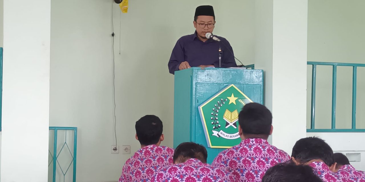 KHOTBAH JUM’AT MTsN 5 SLEMAN  SAMPAIKAN ETIKA DALAM BERSOSIAL MEDIA