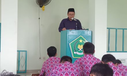 KHOTBAH JUM’AT MTsN 5 SLEMAN  SAMPAIKAN ETIKA DALAM BERSOSIAL MEDIA