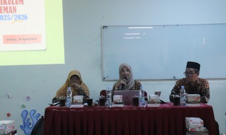 APRESIASI TINGGI REVIEW KURIKULUM MTsN 5 SLEMAN