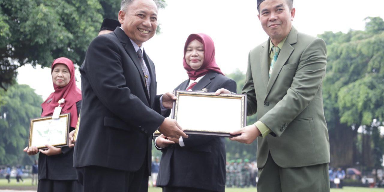 MTsN 5 Sleman Terima Sertifikat Akreditasi Perpustakaan dari Perpusnas