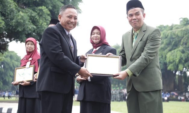 MTsN 5 Sleman Terima Sertifikat Akreditasi Perpustakaan dari Perpusnas