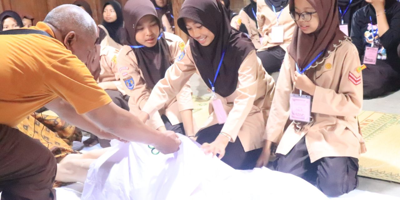 Pelatihan Urus Jenazah di Kemah Religi, Wujud Nyata Pendidikan Karakter Islami
