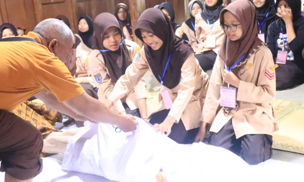 Pelatihan Urus Jenazah di Kemah Religi, Wujud Nyata Pendidikan Karakter Islami
