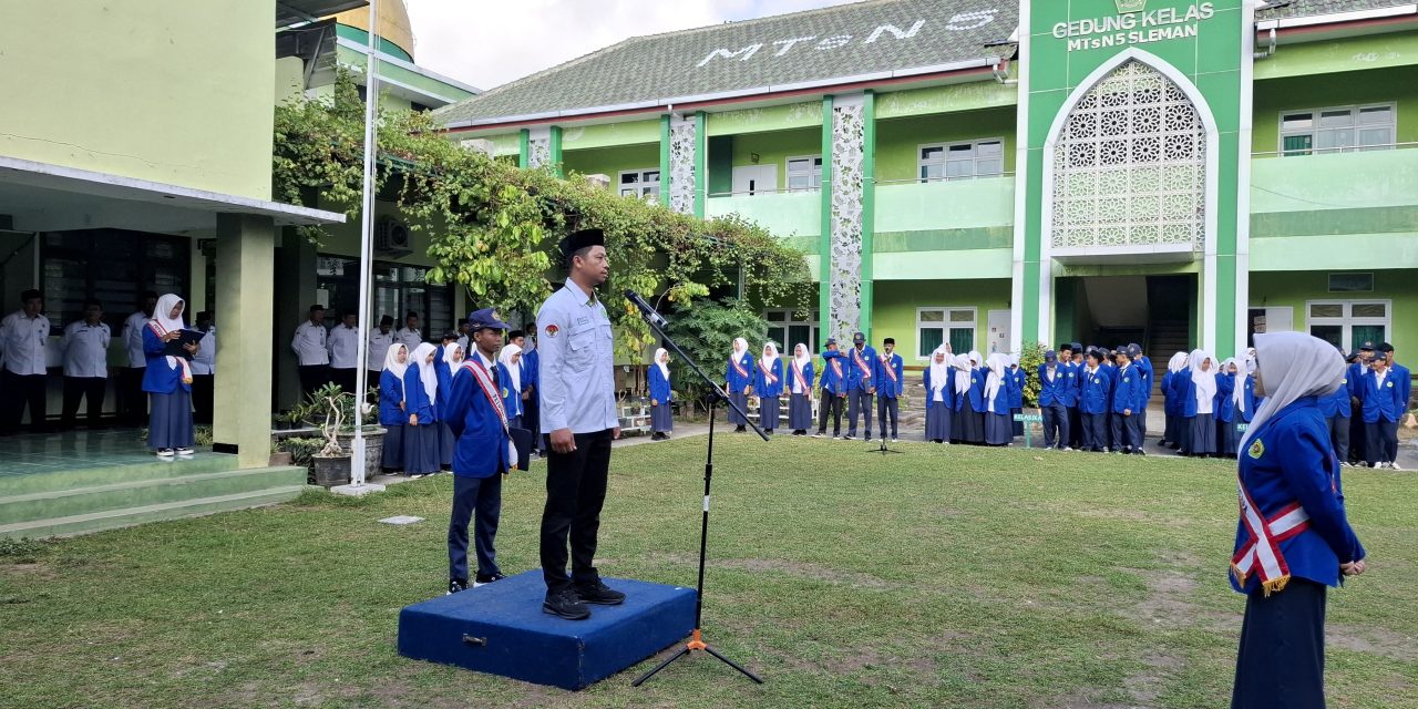 Pesan Pak Adhin dalam Upacara MTsN 5 Sleman, Belajar Ibarat Menanam Buah
