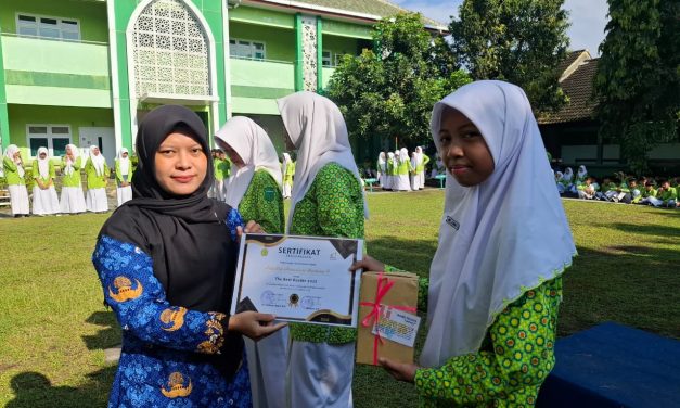 “The Best Reader” Perpustakaan Miftahul Ilmi: Apresiasi Pembaca Terajin untuk Menumbuhkan Budaya Literasi di MTsN 5 Sleman