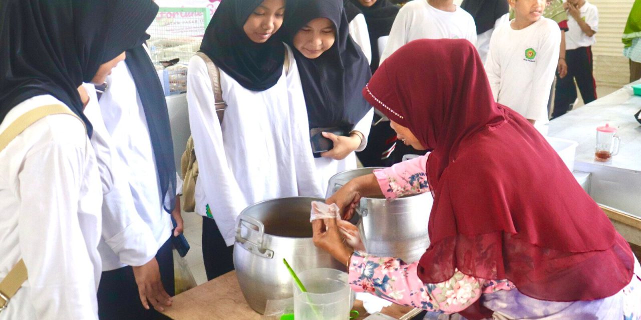 Ngaji Muamalah di Pasar Godean, MTsN 5 Sleman Hadirkan Pembelajaran Langsung di Tengah Masyarakat