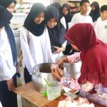 Ngaji Muamalah di Pasar Godean, MTsN 5 Sleman Hadirkan Pembelajaran Langsung di Tengah Masyarakat