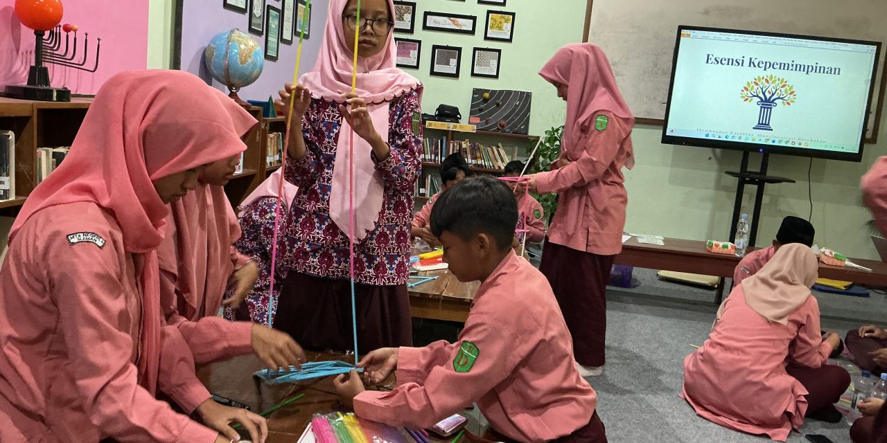 Hari Pertama Pembekalan LDK, MTsN 5 Sleman Bekali Pengurus OSIM dan MPK Nilai Kepemimpinan Islami