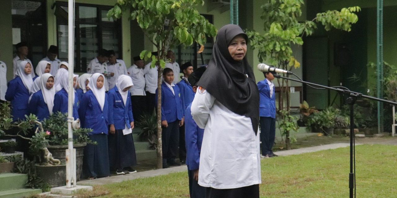 BK sebagai Sahabat Siswa, Ibu Endang Sampaikan Amanat Upacara di MTsN 5 Sleman