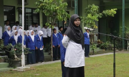BK sebagai Sahabat Siswa, Ibu Endang Sampaikan Amanat Upacara di MTsN 5 Sleman