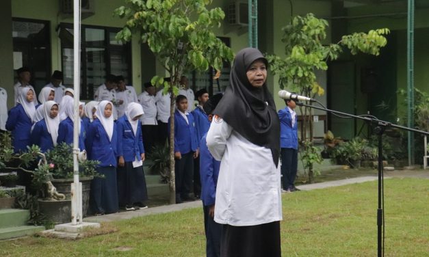 BK sebagai Sahabat Siswa, Ibu Endang Sampaikan Amanat Upacara di MTsN 5 Sleman