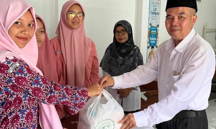 Tebar Kepedulian Ramadhan, MTsN 5 Sleman Salurkan Zakat Fitrah kepada Mustahik