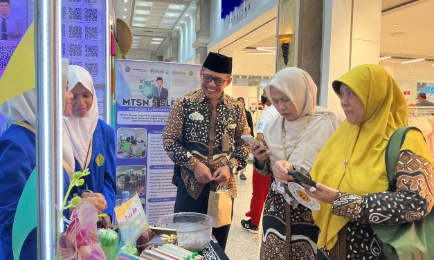 Stand Madrasah Cyber Diserbu! Doorprize Ludes, MTsN 5 Sleman Jadi Magnet di Hari Pertama JISS 2026