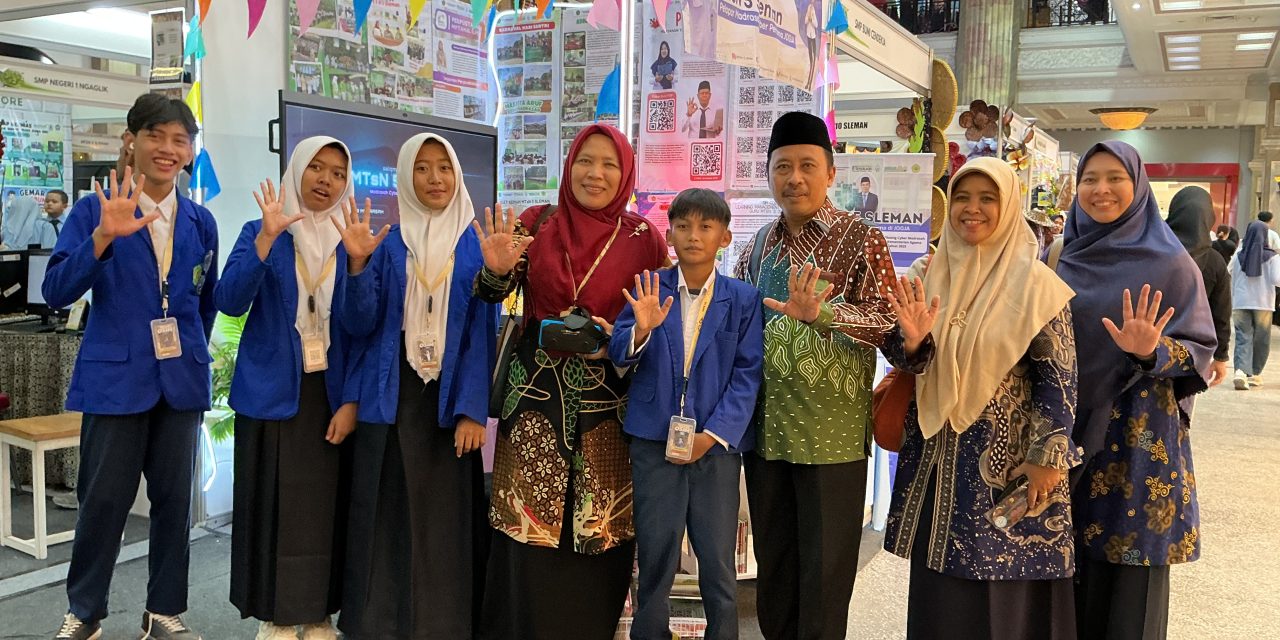 Madrasah Cyber MTsN 5 Sleman Curi Perhatian di JISS 2026, Ratusan Pengunjung Padati Booth dan Coba Teknologi VR
