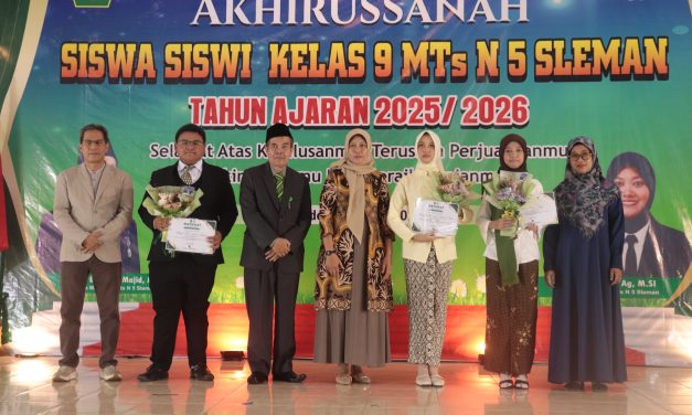 Haru dan Penuh Prestasi, MTsN 5 Sleman Lepas 127 Lulusan dalam Akhirussanah Tahun 2026