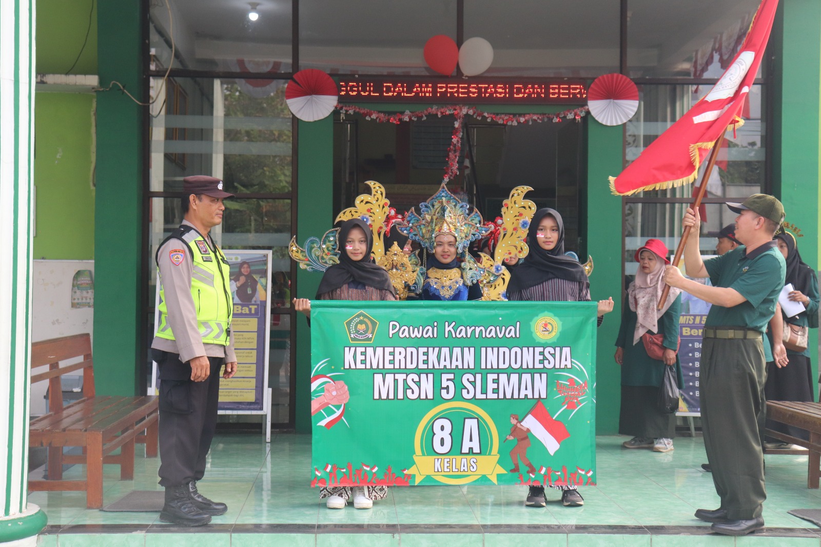 Ketika Jalanan Menjadi Panggung: Semarak Karnaval Kemerdekaan MTsN 5 Sleman